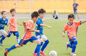2026国际足联世界杯 摆脱宅在家中的束缚，公园健身翻单杠带你重拾活力！